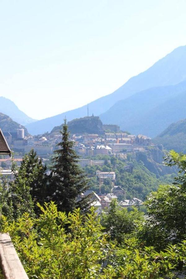 Studio sympa avec terrasse , maxi 4 pers.Briançon Exterior foto